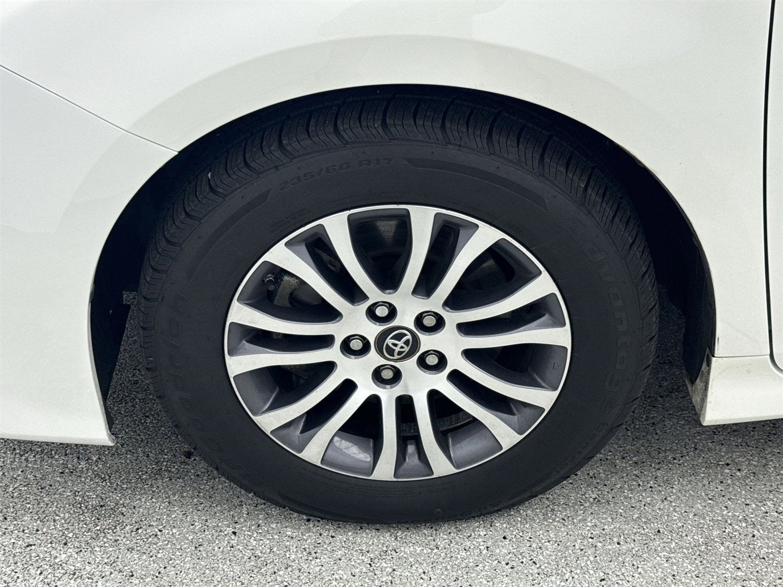 Used 2018 Toyota Sienna XLE w/ XLE Navigation Package image 43