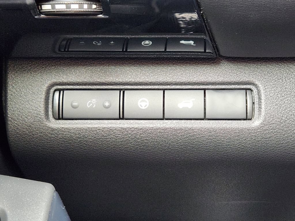 Used 2025 Nissan Pathfinder SV FWD image 12