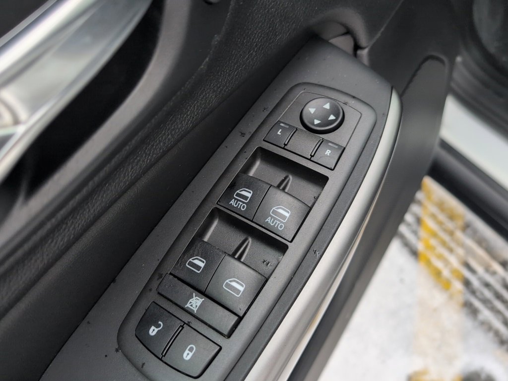 Used 2021 Jeep Cherokee Limited image 26