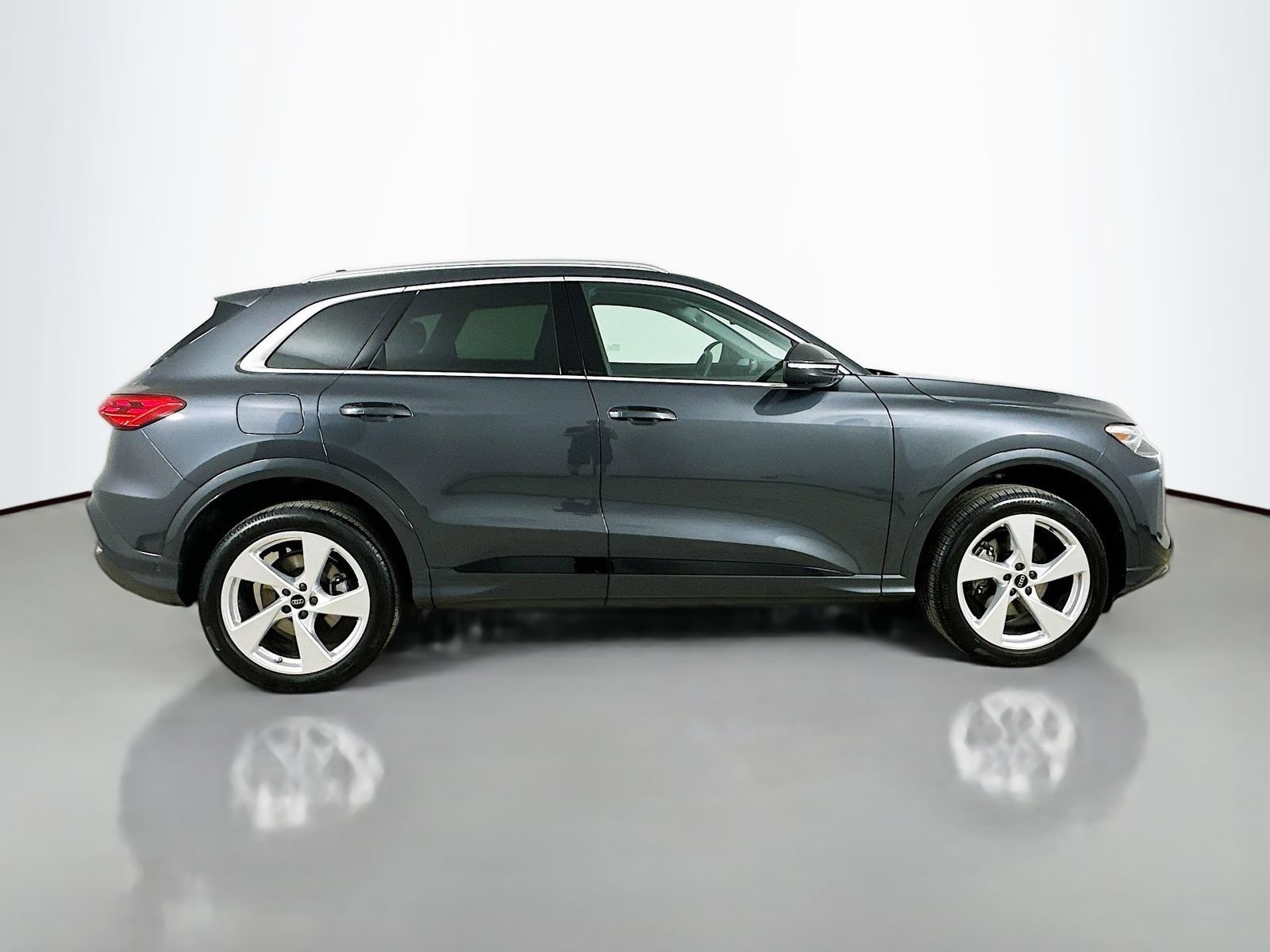 Used 2025 Audi Q5 Premium Plus w/ Premium Plus AWD/4WD image 4