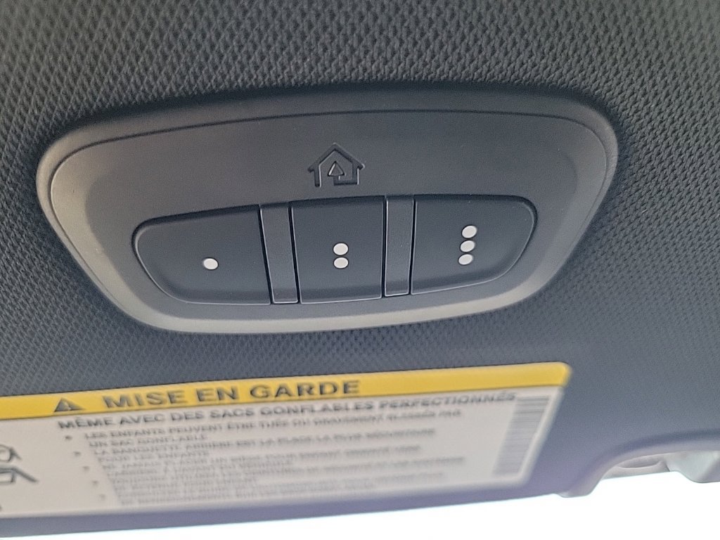 Certified 2025 Chrysler Pacifica Select w/ Uconnect Theater Family Group FWD image 19