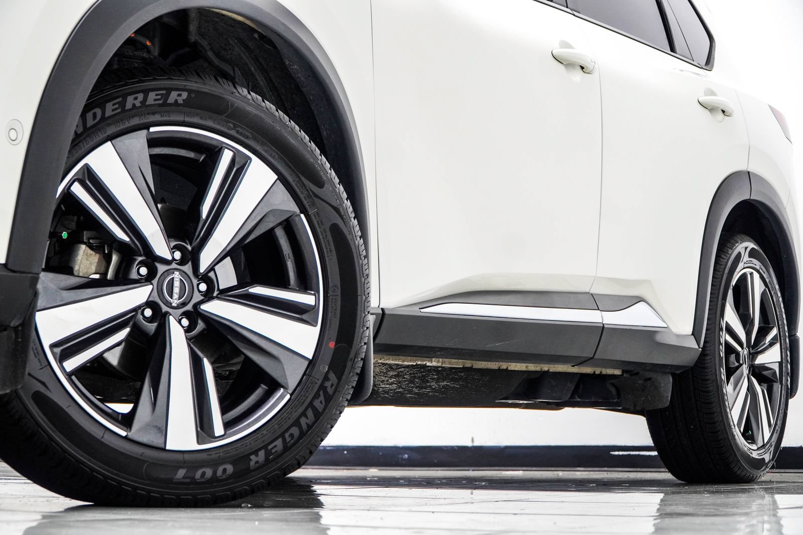 Used 2023 Nissan Rogue SL w/ SL Premium Package FWD image 4