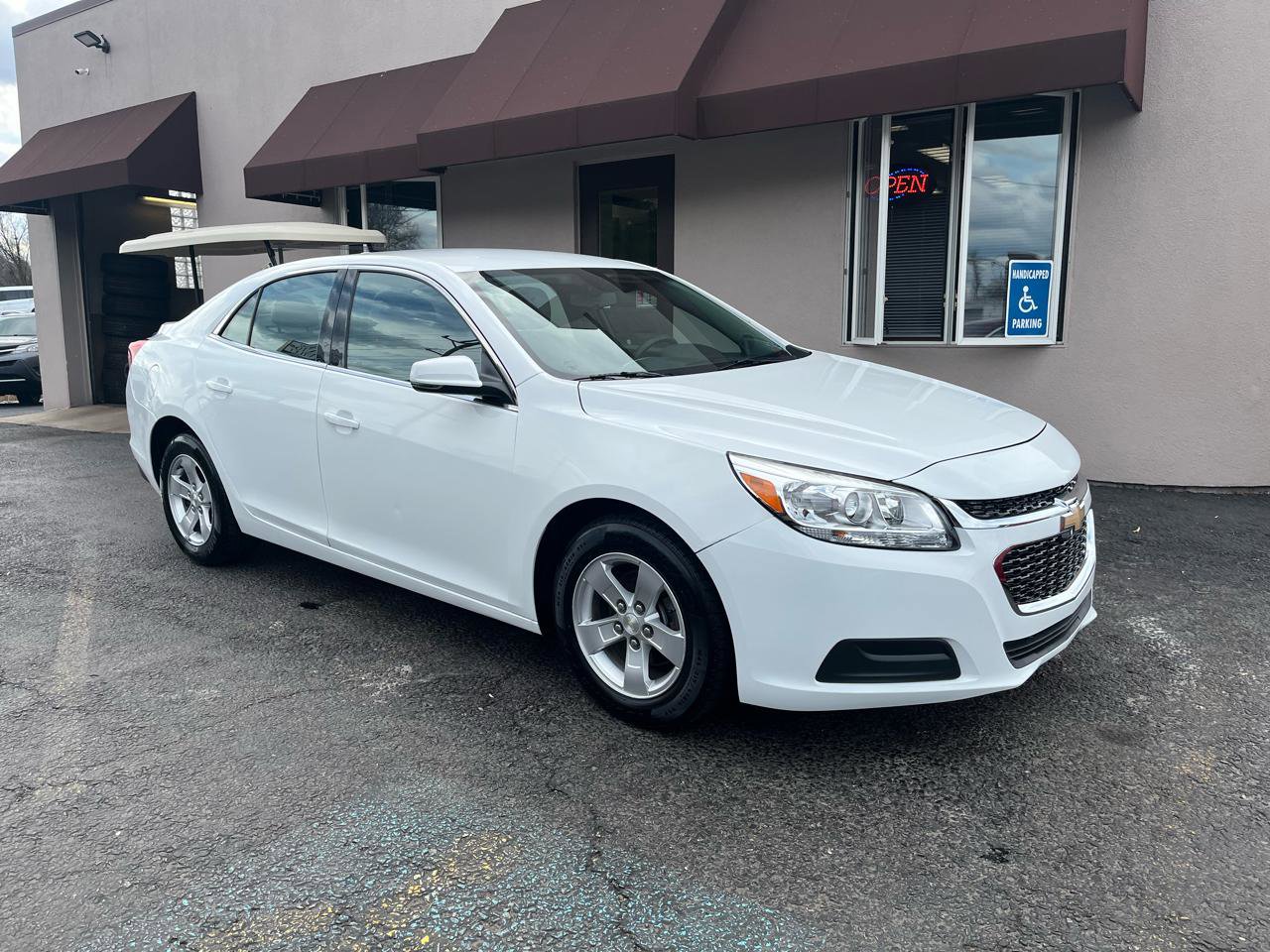 Used 2015 Chevrolet Malibu LT image 3
