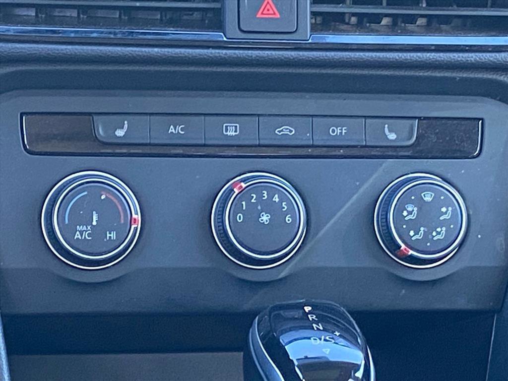 Used 2022 Volkswagen Taos SE w/ Panoramic Sunroof Package image 8