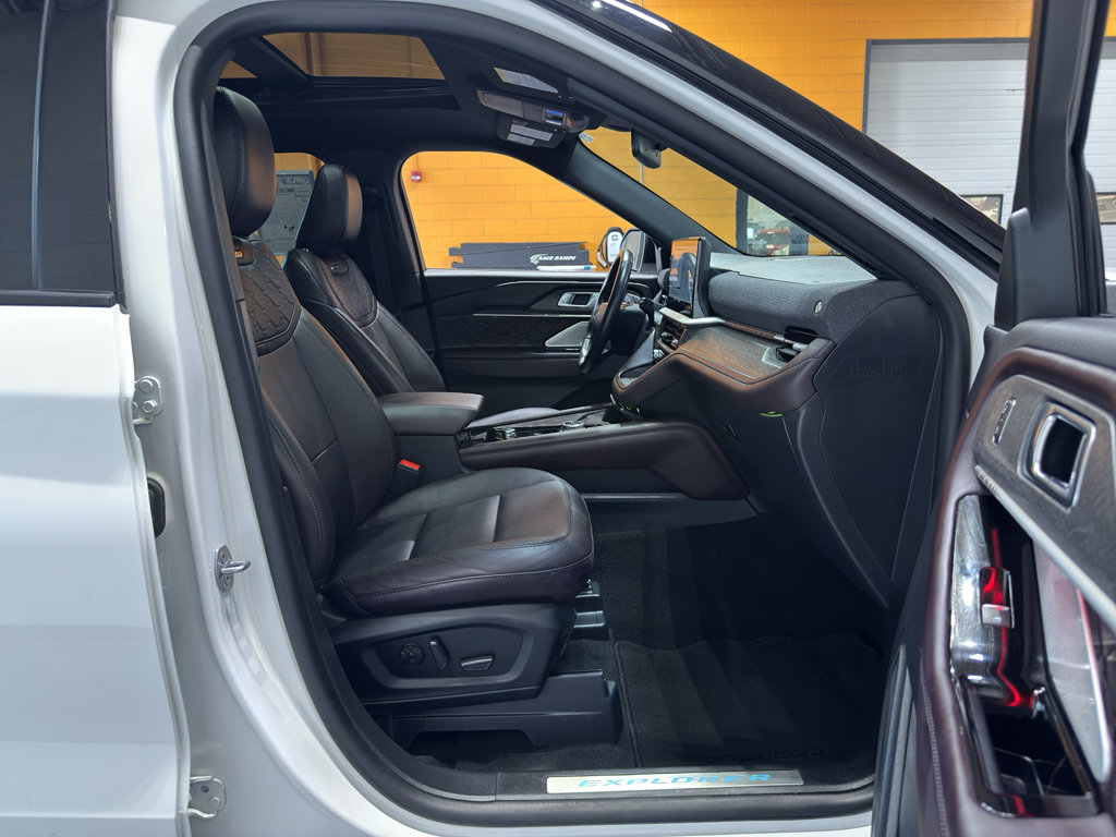 Used 2025 Ford Explorer Platinum w/ Ultimate Package AWD/4WD image 20