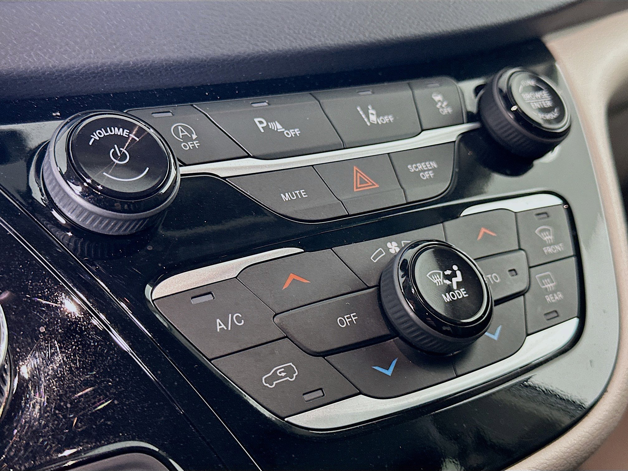 Used 2024 Chrysler Pacifica Touring-L image 23