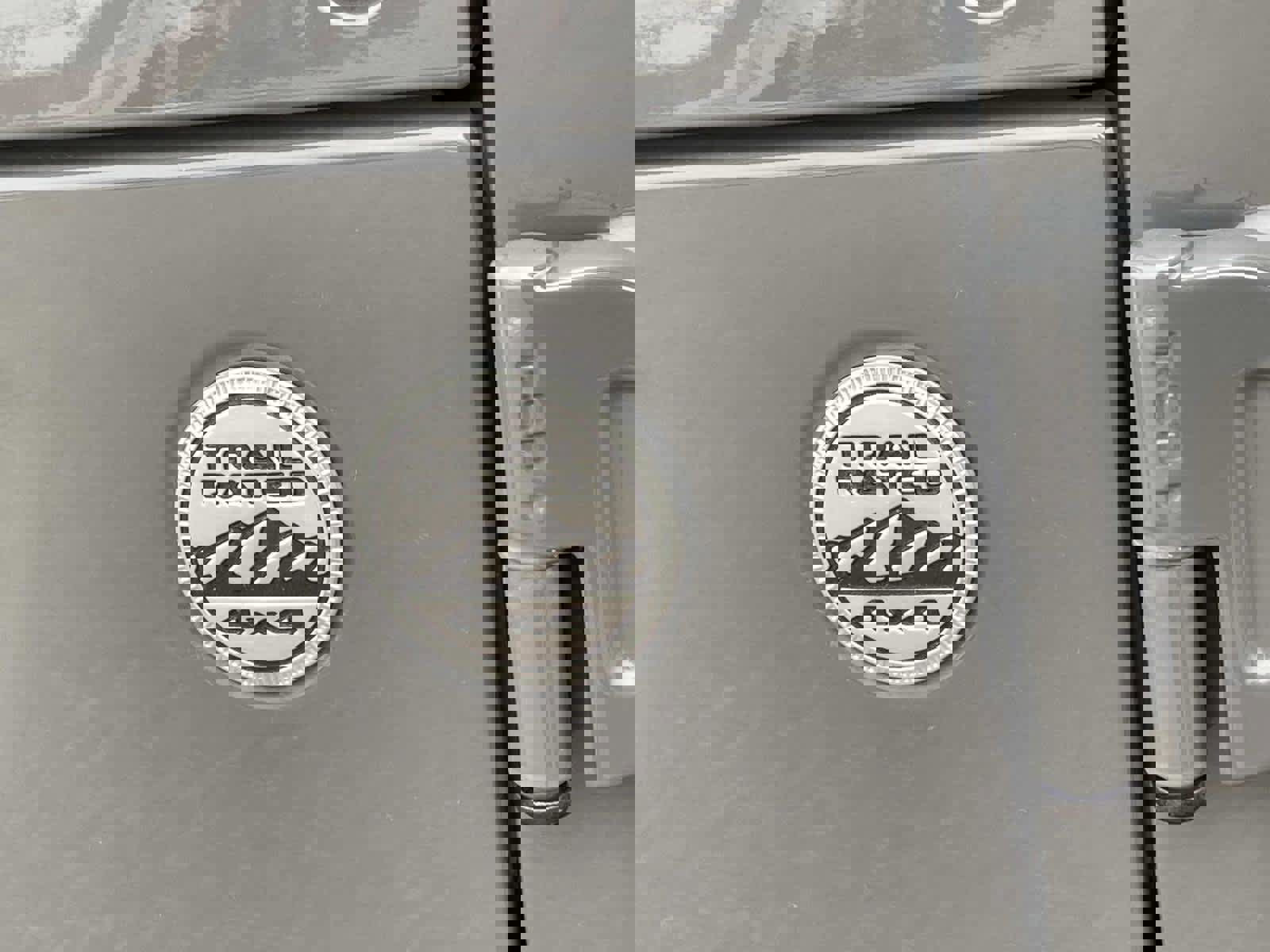 Used 2020 Jeep Wrangler Unlimited Sahara w/ Dual Top Group image 28