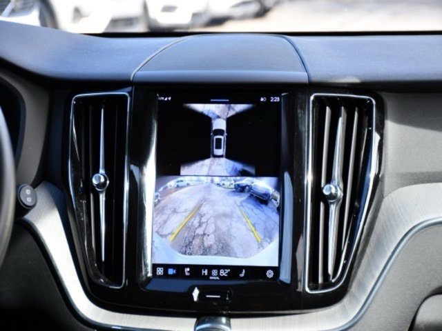 Certified 2025 Volvo XC60 B5 Plus image 21