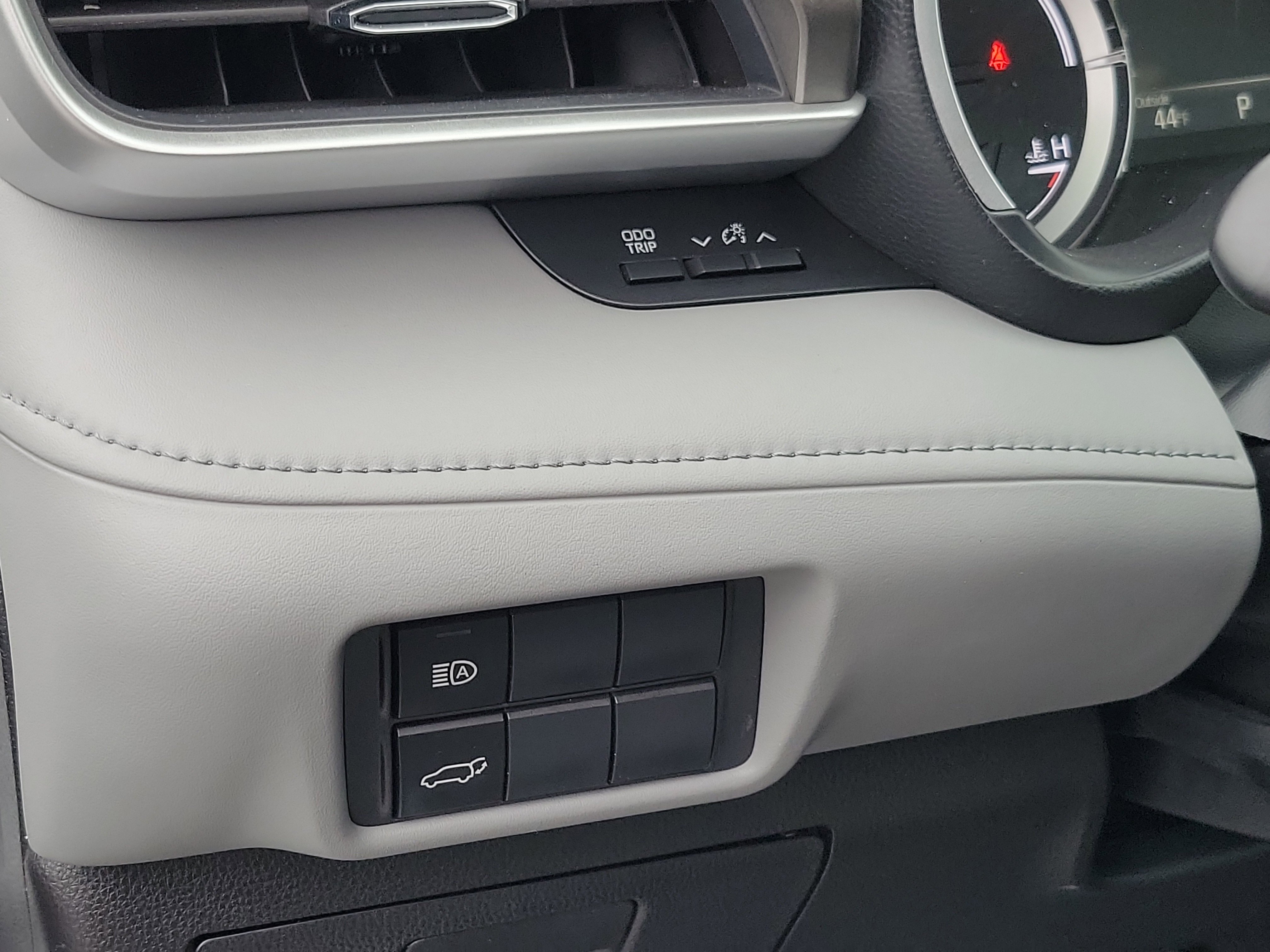 Certified 2025 Toyota Highlander XLE image 19