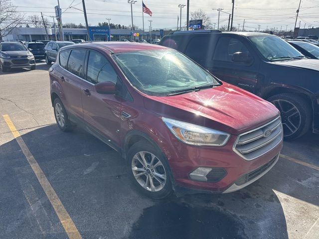 Used 2017 Ford Escape SE image 2