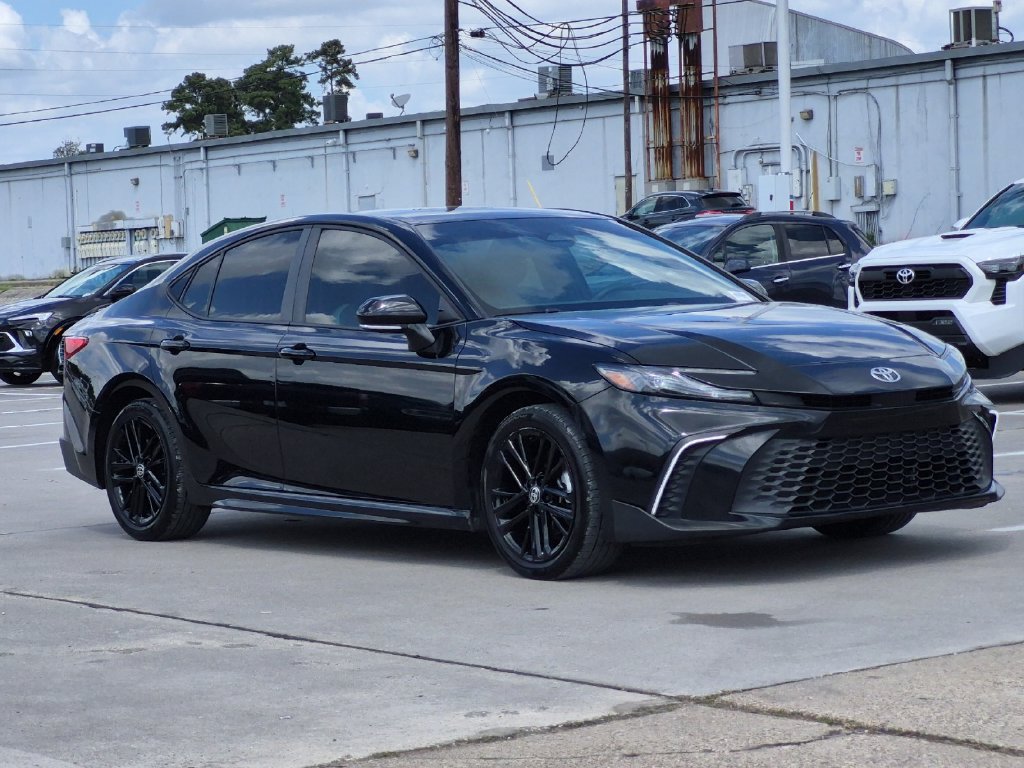 Used 2025 Toyota Camry SE FWD image 8
