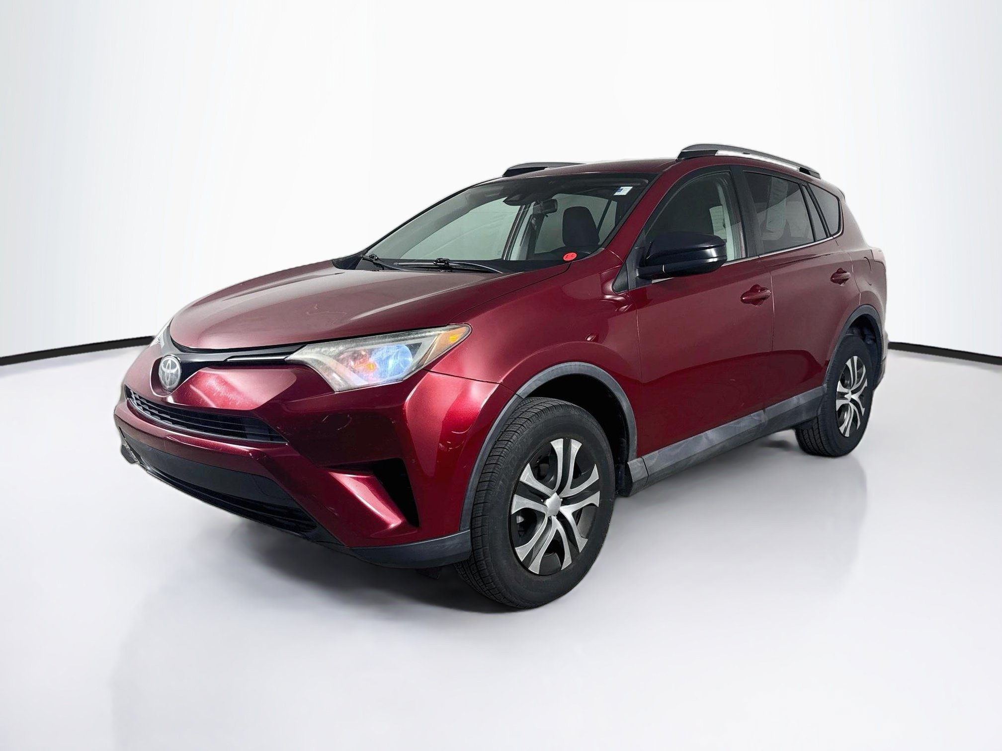 Used 2018 Toyota RAV4 LE FWD image 4