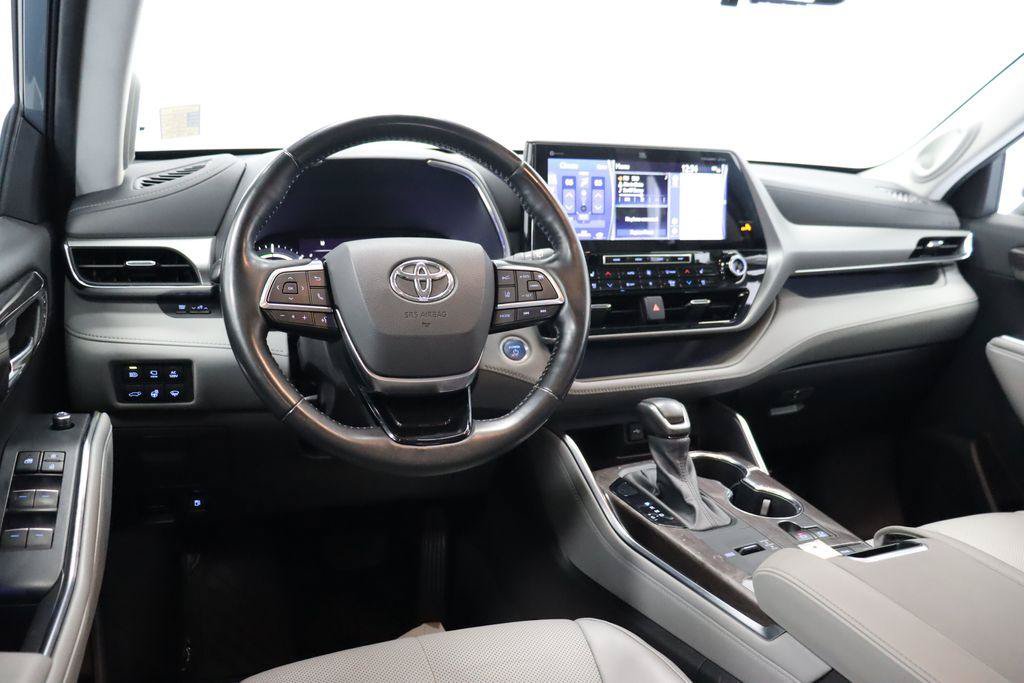 Used 2021 Toyota Highlander Platinum AWD/4WD image 29