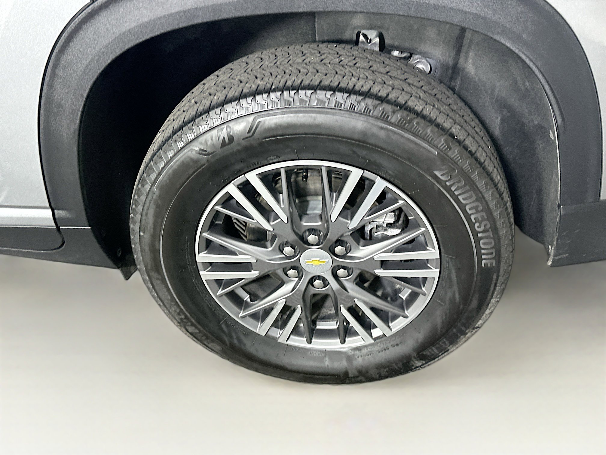 Used 2025 Chevrolet Traverse LT image 11