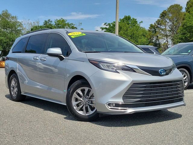 Used 2022 Toyota Sienna XLE FWD image 36