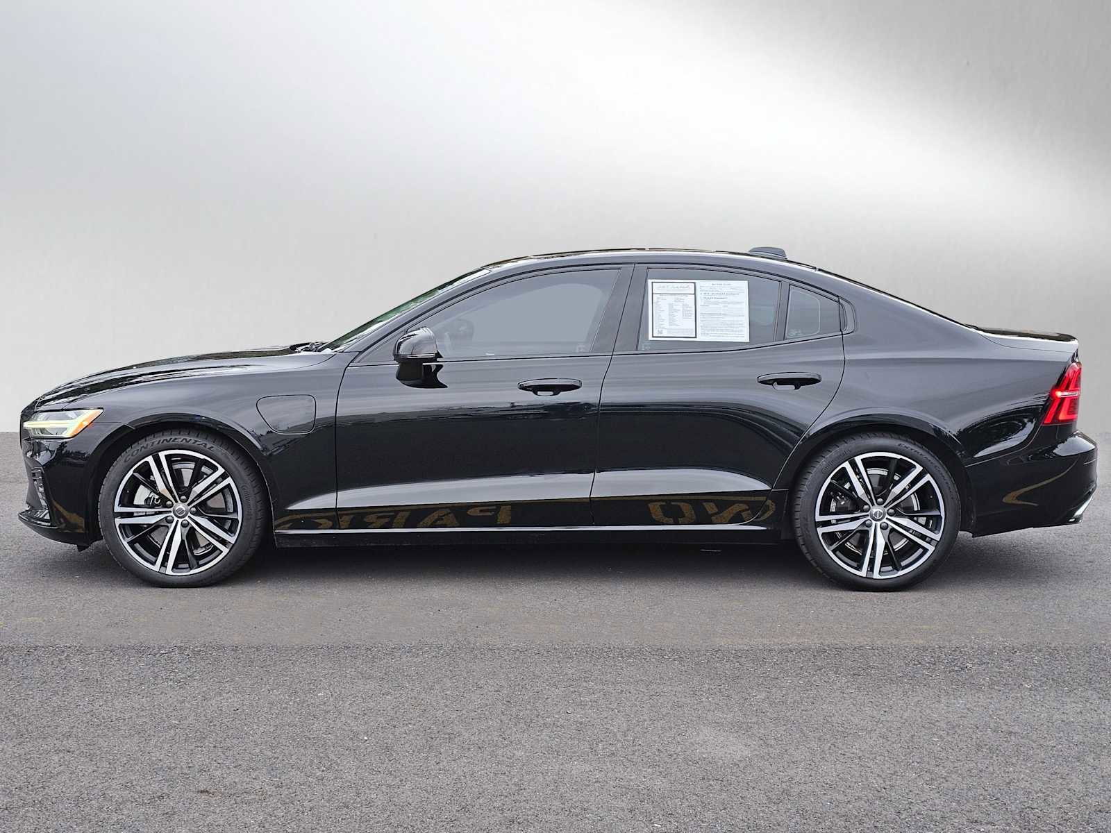 Used 2022 Volvo S60 T8 R-Design Expression w/ Advanced Package image 6
