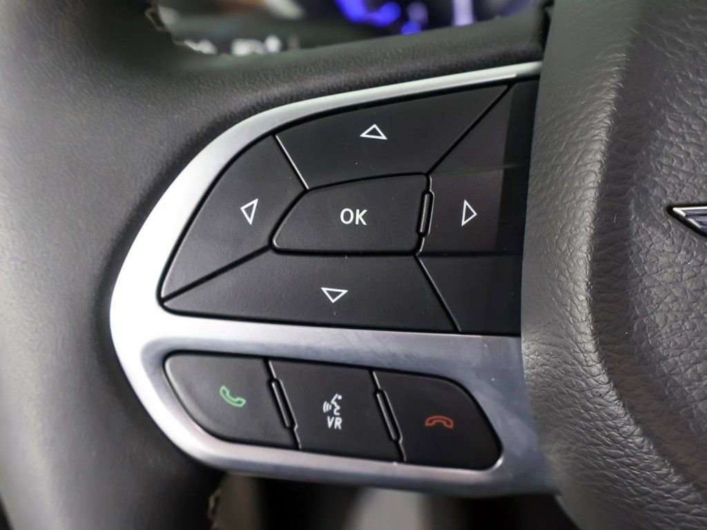 Used 2024 Chrysler Pacifica Limited image 50