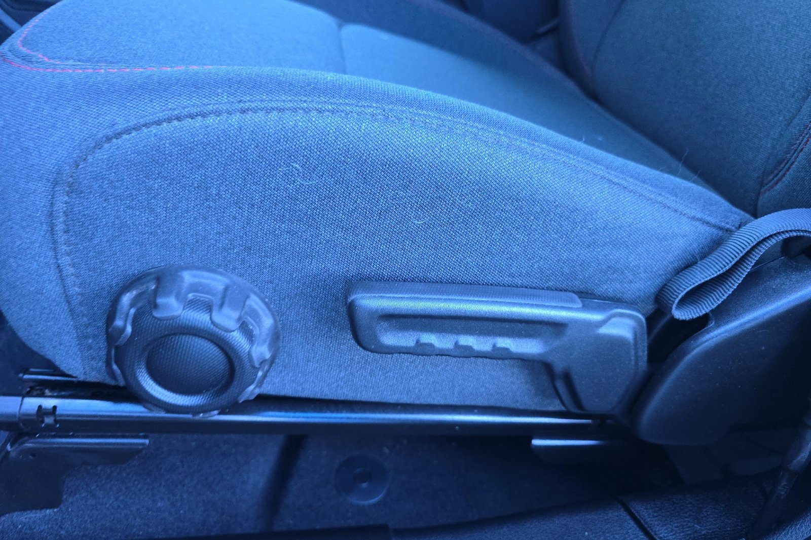 Used 2025 Jeep Gladiator Rubicon w/ Convenience Group image 12