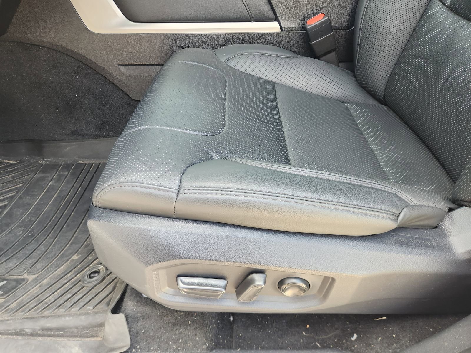 Used 2024 Toyota Tundra Limited w/ Power Package AWD/4WD image 30