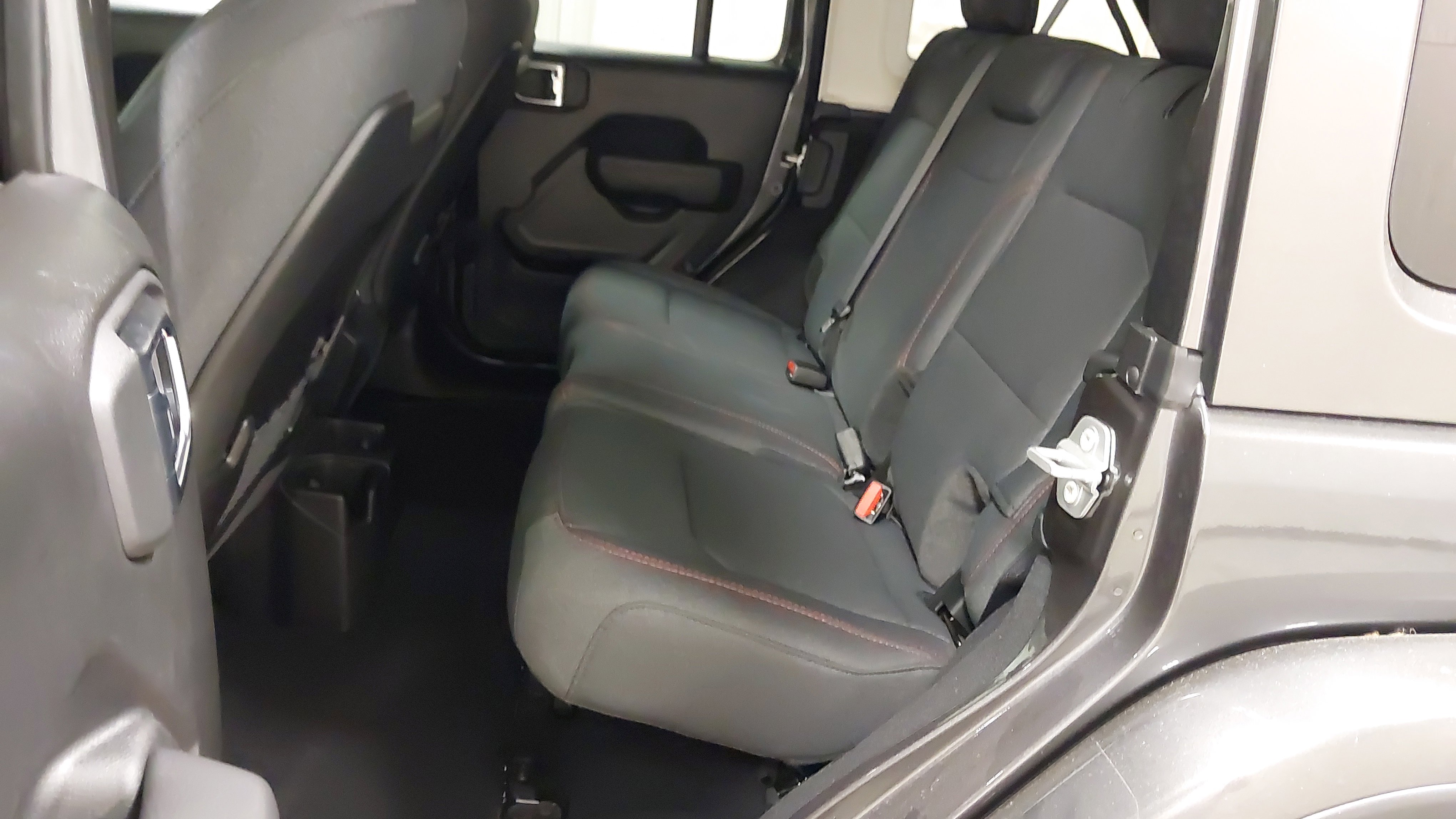 New 2025 Jeep Wrangler Unlimited Rubicon w/ XTREMEE 35" Tire Package image 37