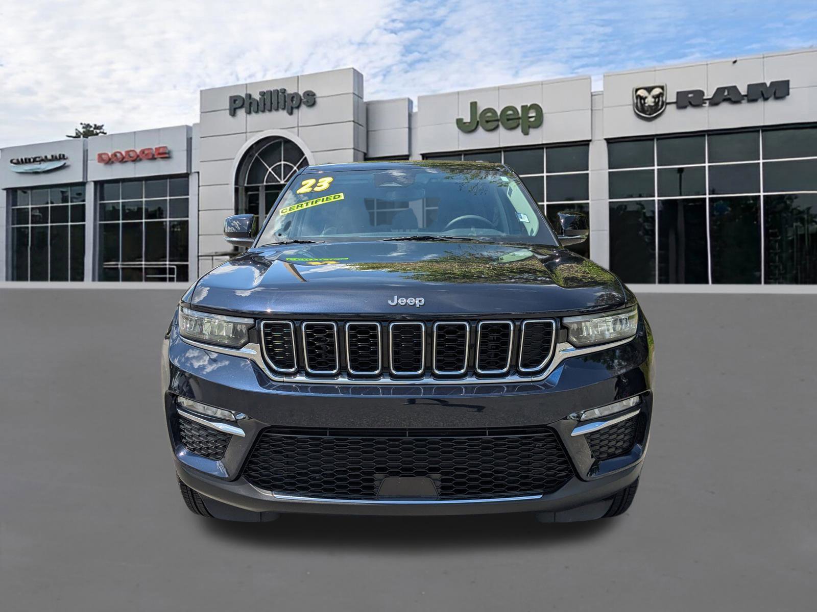 Used 2023 Jeep Grand Cherokee Limited image 8