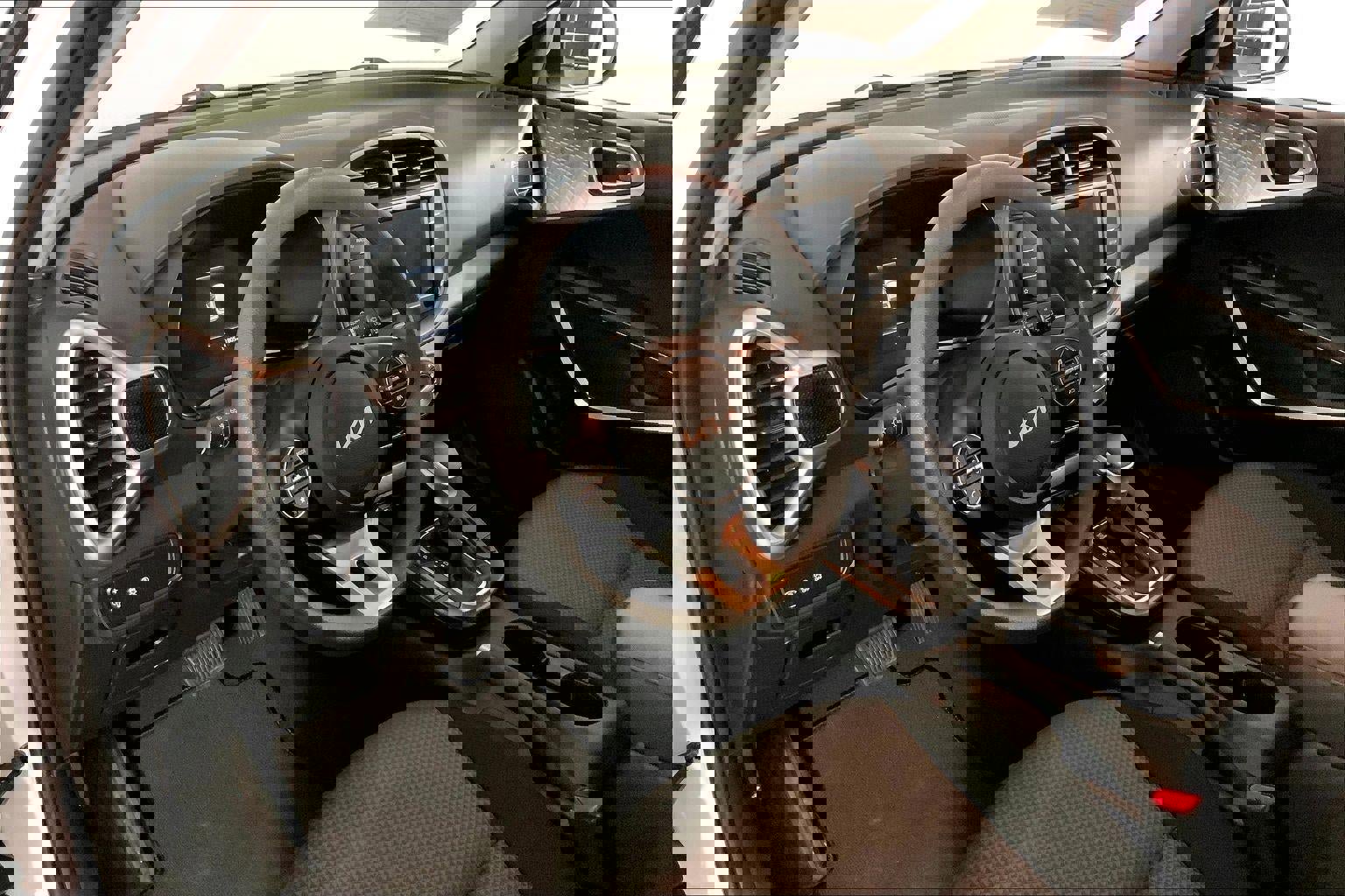 Certified 2025 Kia Soul LX image 14