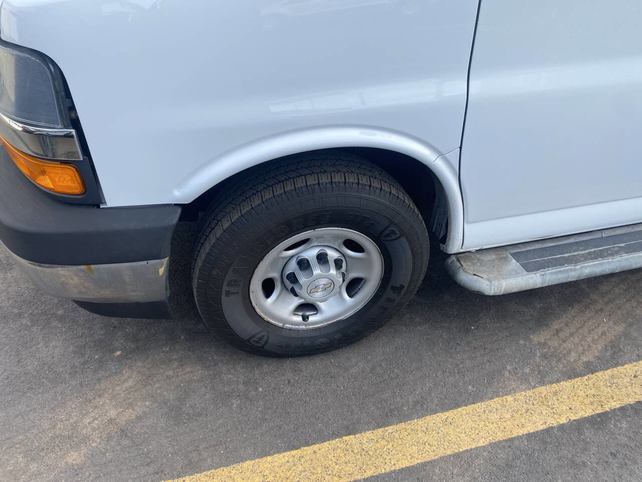 Used 2018 Chevrolet Express 2500 w/ Driver Convenience Package image 10