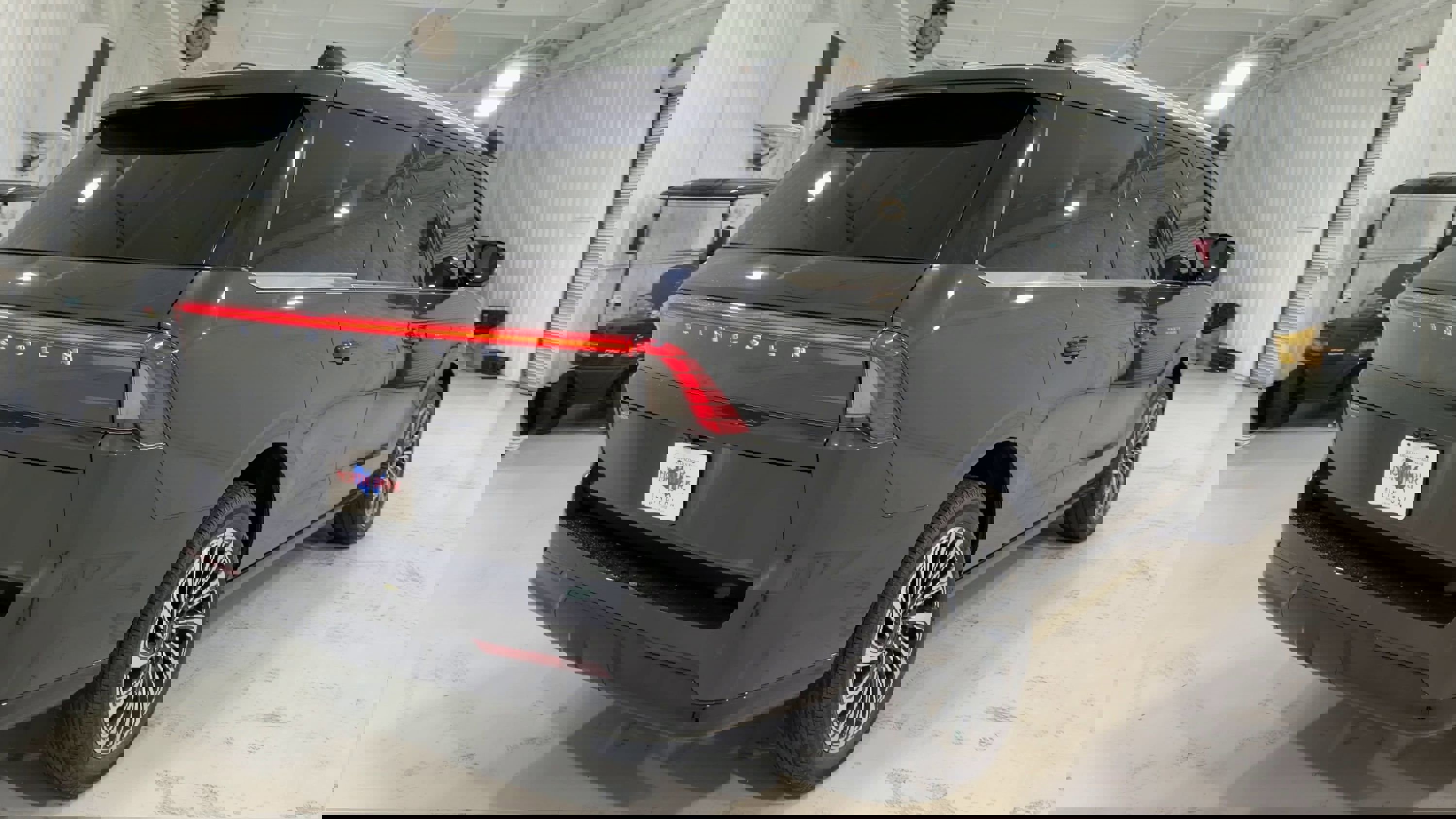 Used 2025 Lincoln Navigator Black Label image 9