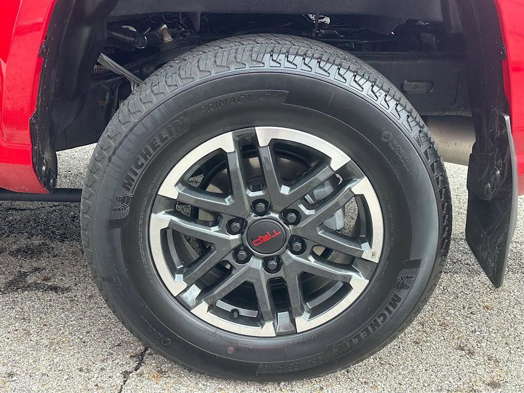 Certified 2025 Toyota Tacoma SR5 image 30