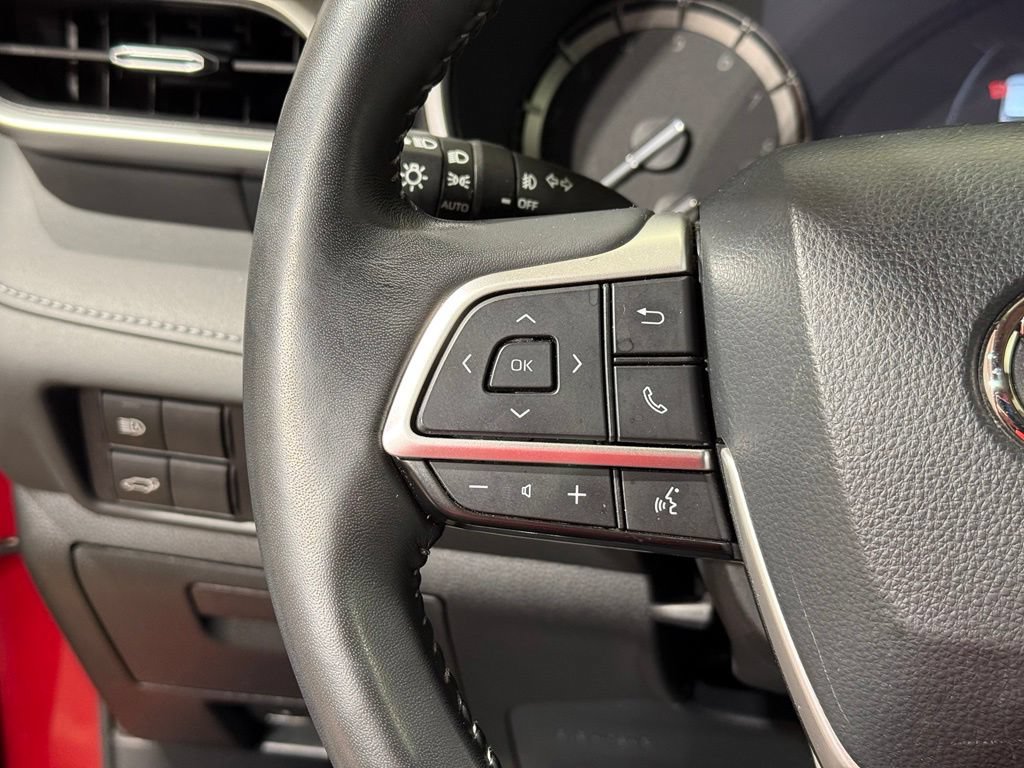 Used 2022 Toyota Highlander XLE AWD/4WD image 26
