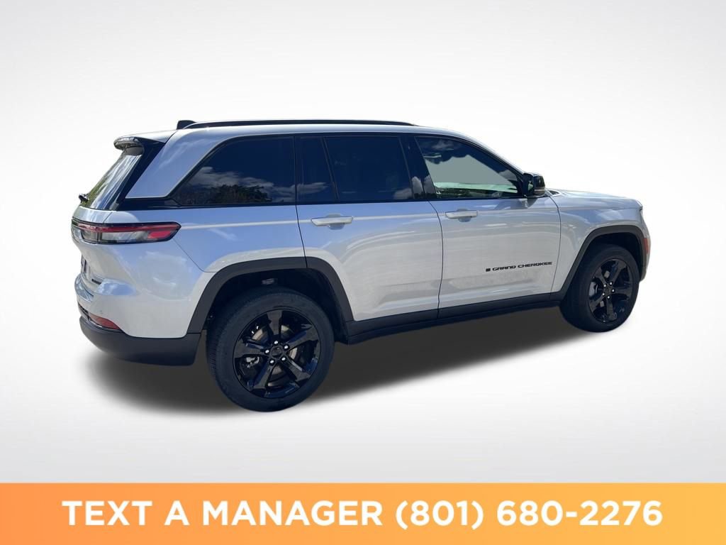 Used 2025 Jeep Grand Cherokee Limited w/ Black Appearance Package AWD/4WD image 5