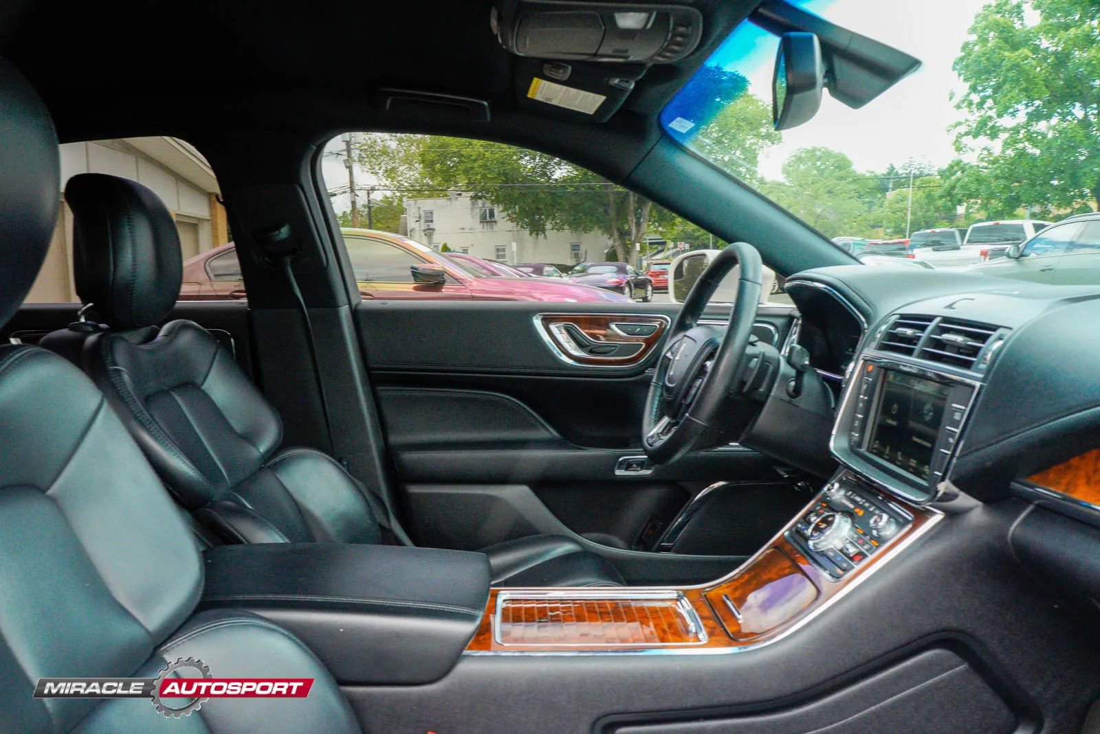 Used 2018 Lincoln Continental Premiere FWD image 33