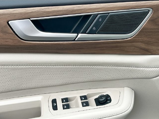 New 2026 Volkswagen Atlas SE FWD image 17