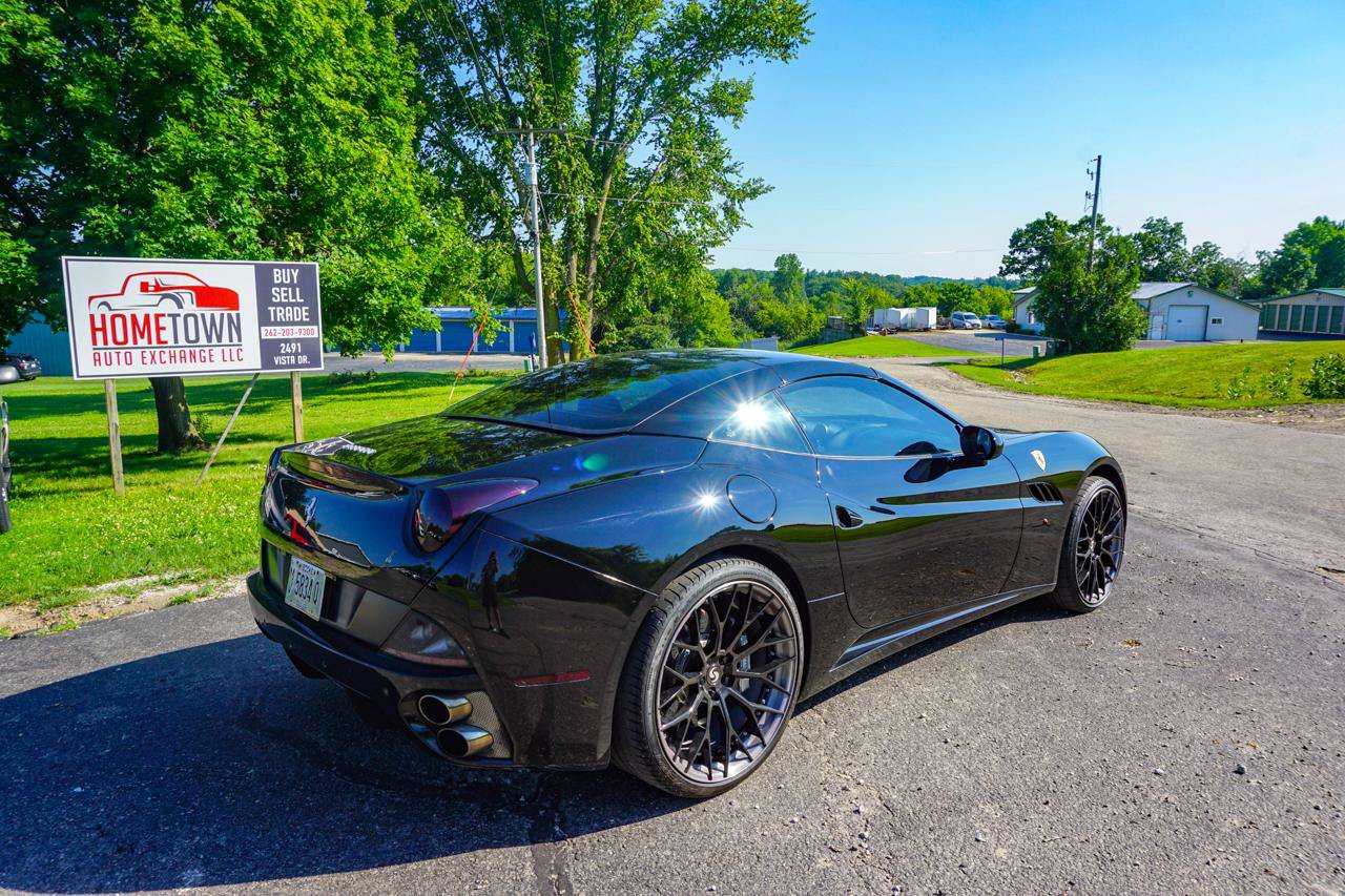Used 2011 Ferrari California RWD image 3