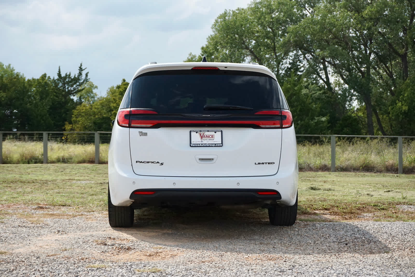 Used 2025 Chrysler Pacifica Limited FWD image 38