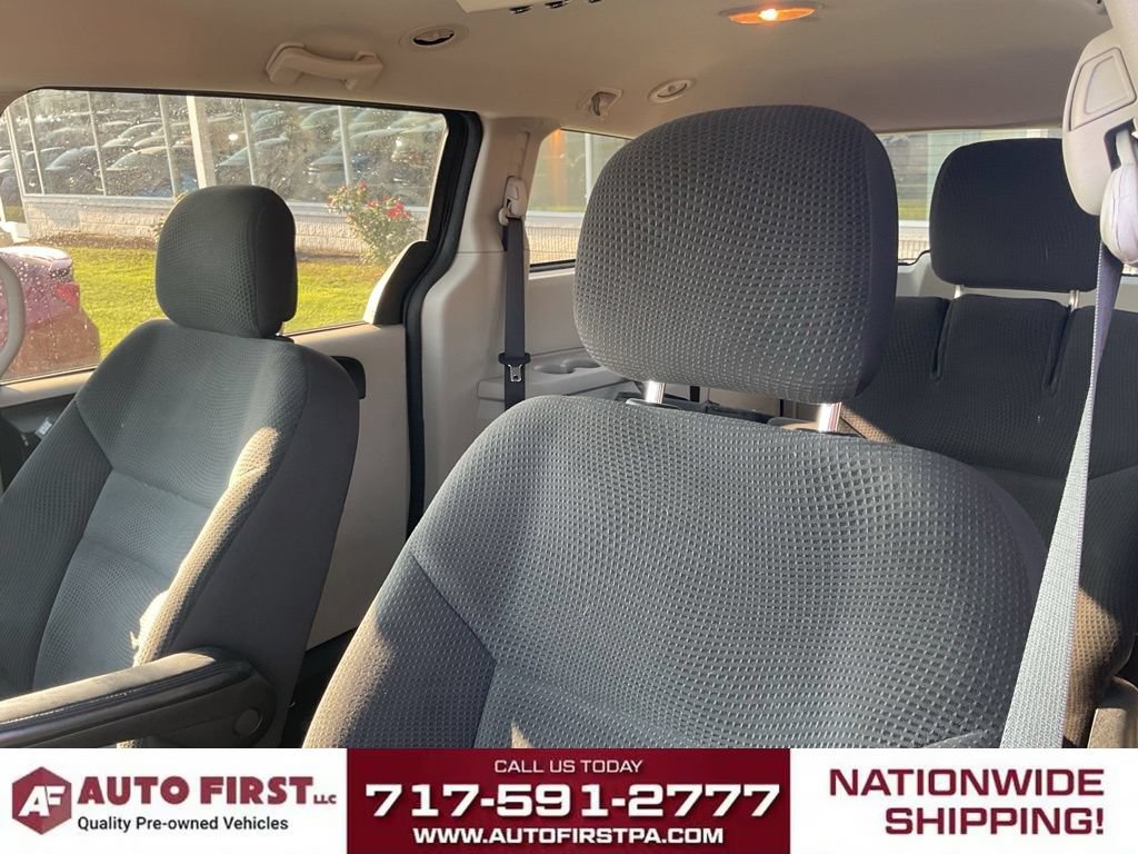 Used 2017 Dodge Grand Caravan SE FWD image 8
