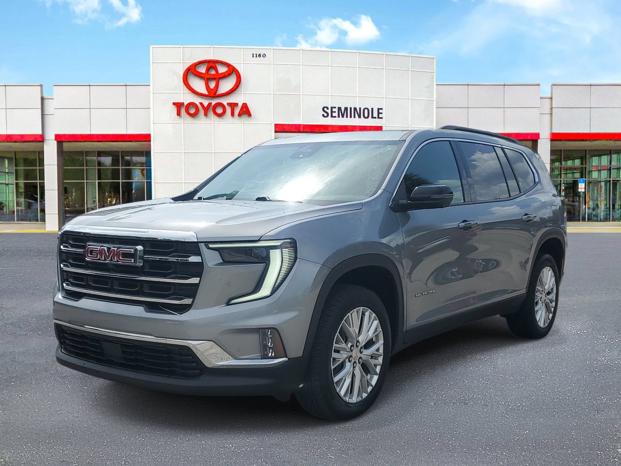 Used 2024 GMC Acadia Elevation w/ Luxury Package FWD image 1