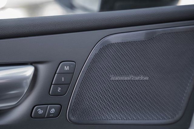 New 2026 Volvo XC60 B5 Ultra w/ Protection Package Premier image 38