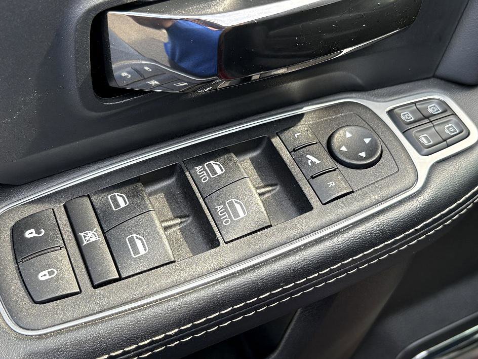 Used 2023 RAM 3500 Limited image 17