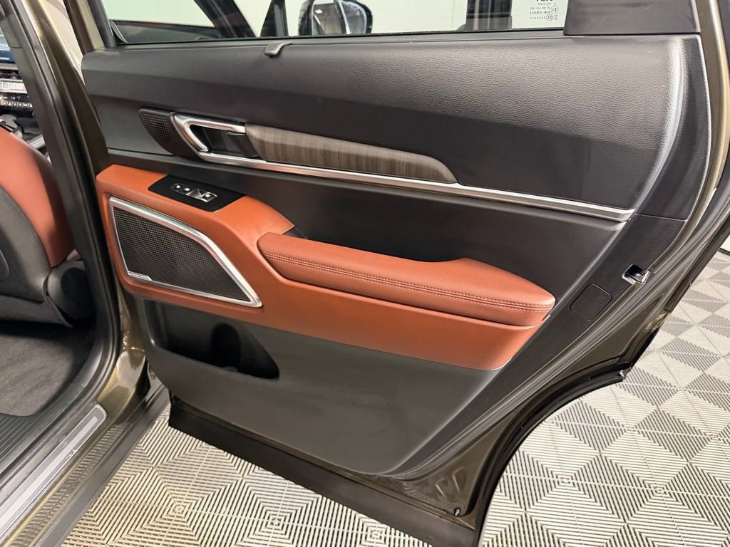 Used 2024 Kia Telluride SX Prestige w/ Towing Package image 30