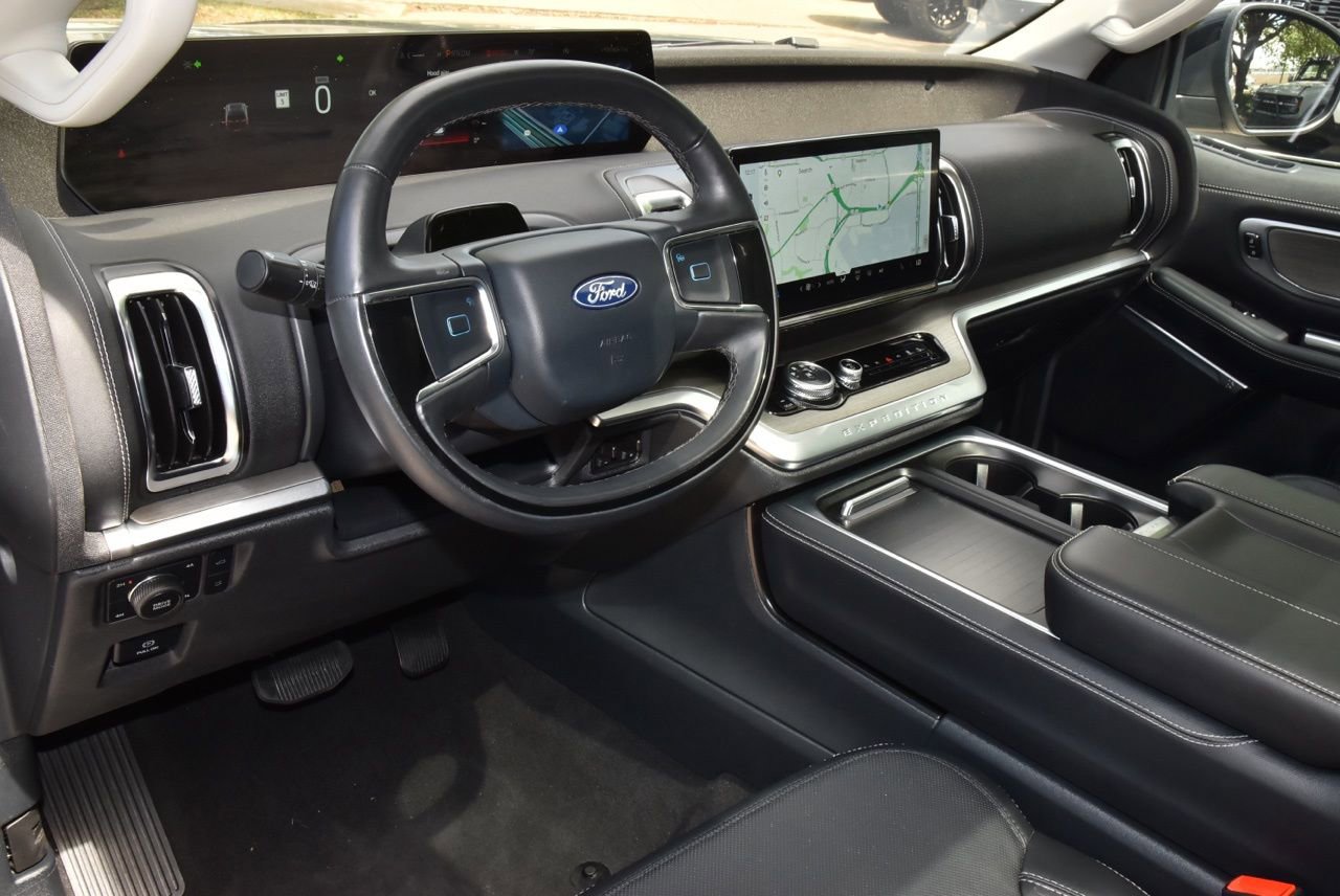 Certified 2025 Ford Expedition Platinum image 35