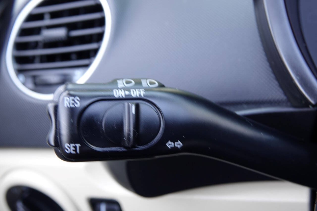 Used 2008 Volkswagen Beetle SE FWD image 85