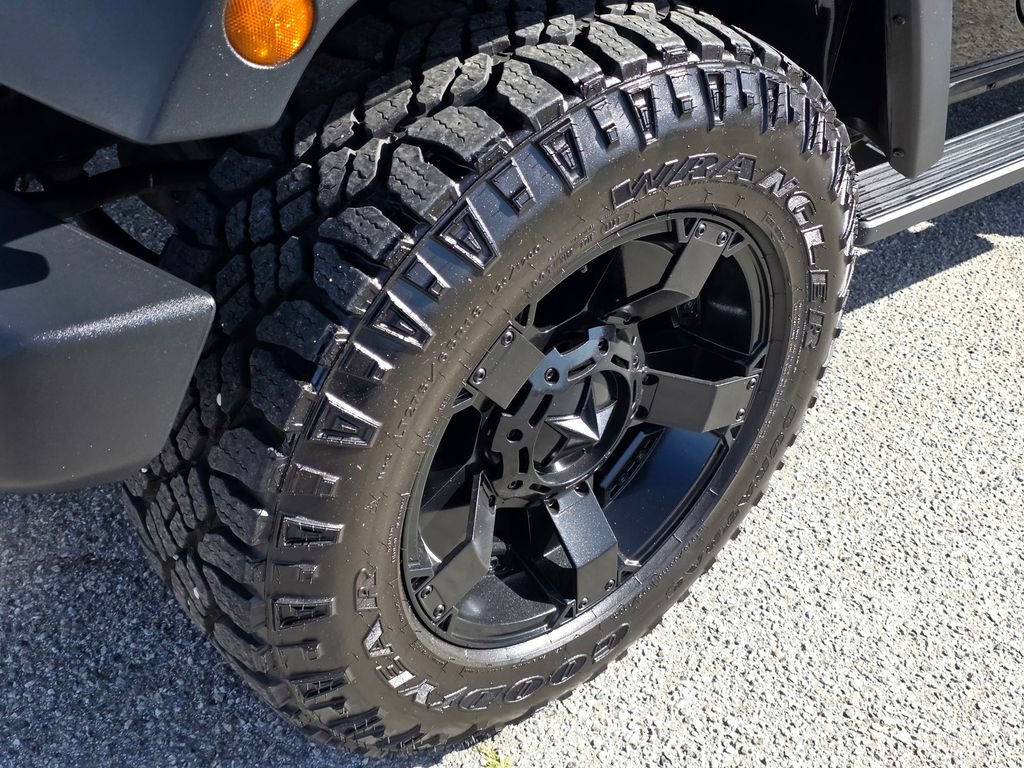 Used 2018 Jeep Wrangler Sport image 11