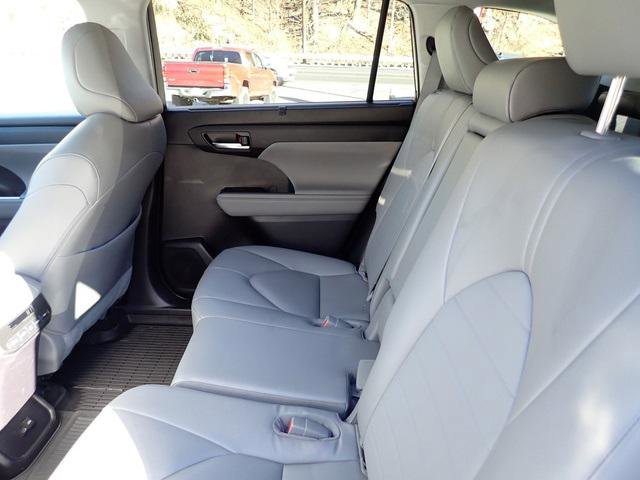 Certified 2023 Toyota Highlander XLE image 17