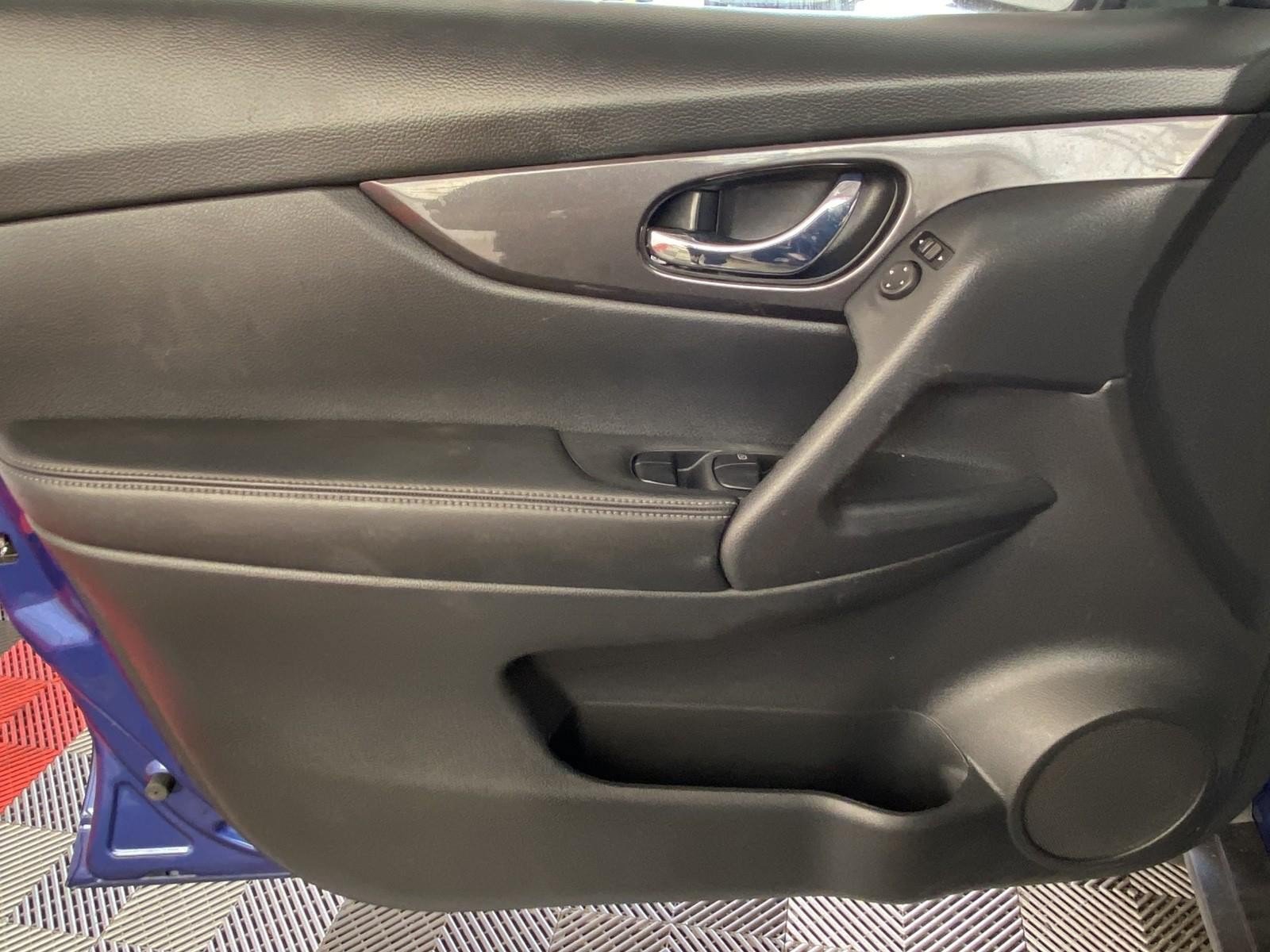 Used 2020 Nissan Rogue SV FWD image 18