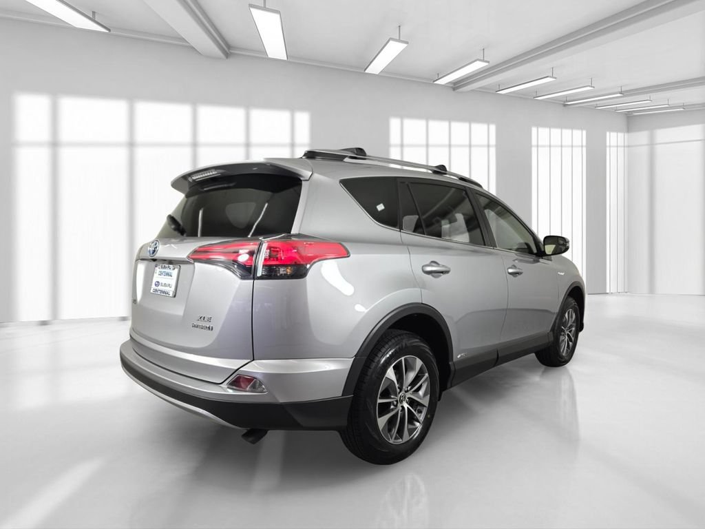 Used 2017 Toyota RAV4 XLE w/ Carpet Mat Package AWD/4WD image 8