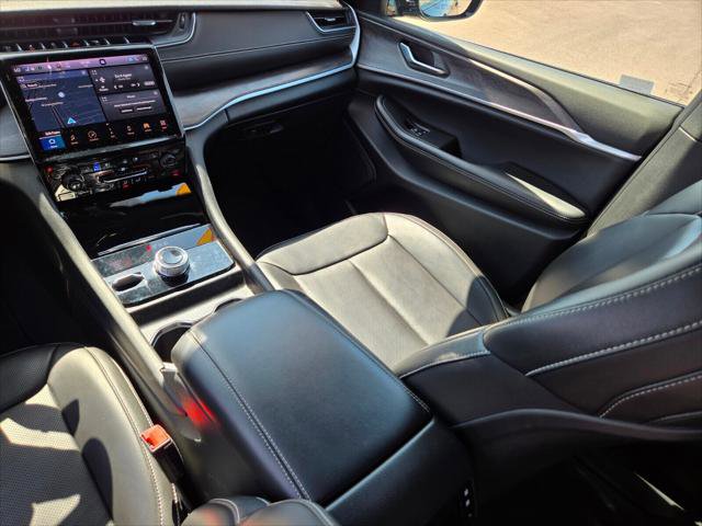 Certified 2024 Jeep Grand Cherokee L Limited w/ Luxury Tech Group II image 15