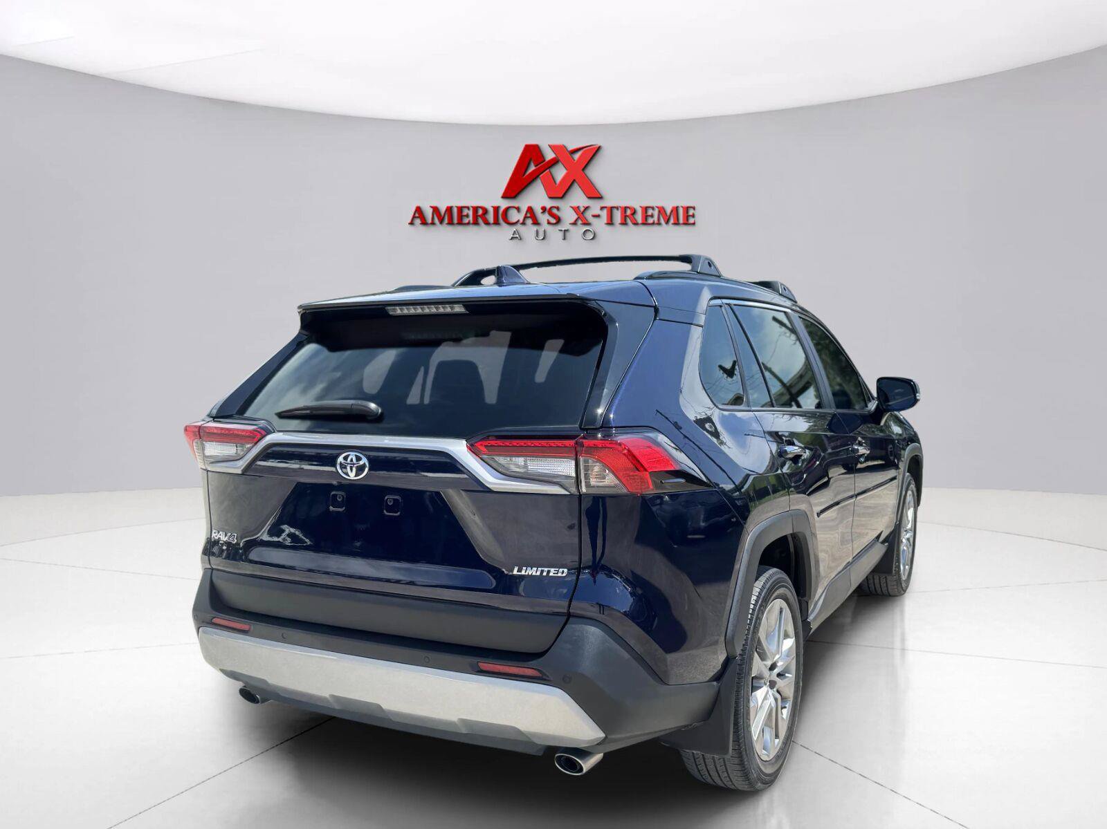 Used 2022 Toyota RAV4 Limited FWD image 6