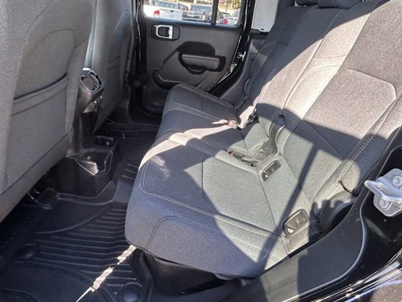 Used 2024 Jeep Gladiator Sport AWD/4WD image 26