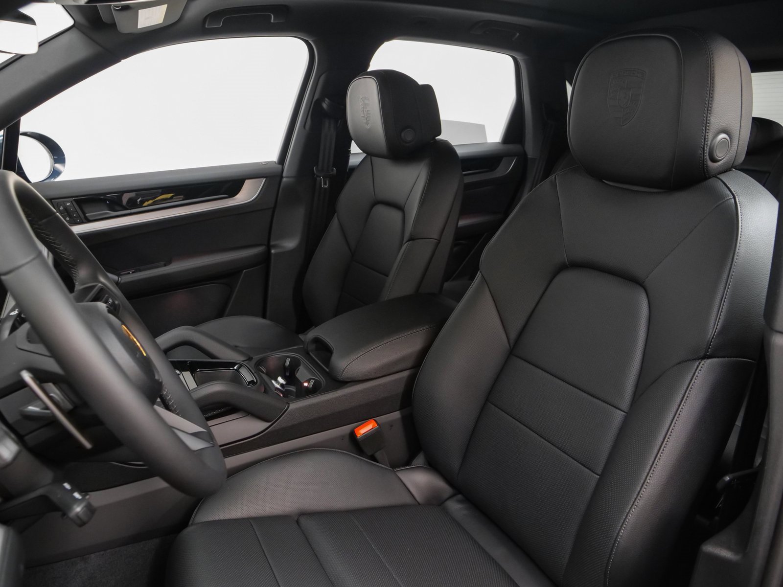 Used 2024 Porsche Cayenne image 5